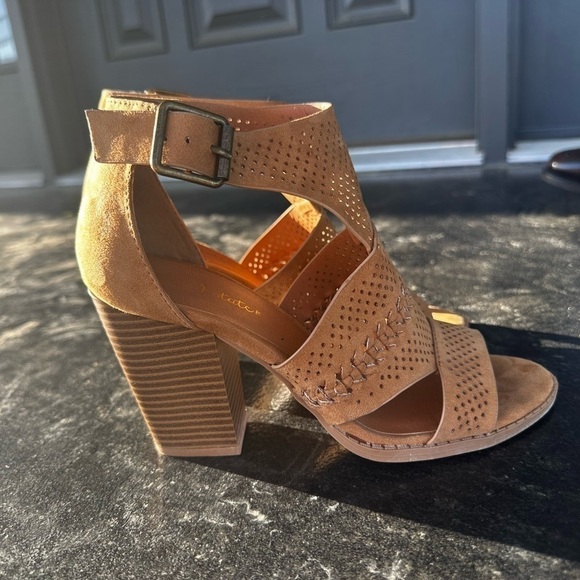 Altar'd State Shoes - Altar’d state block heel open toe sandle women’s size 7.5 strappy buckle spring 